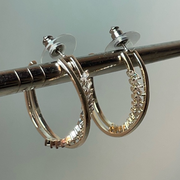 🆕 Anne Klein Polished Gold & Rhinestone Double Twist Hoop Earrings NWT - Picture 7 of 9